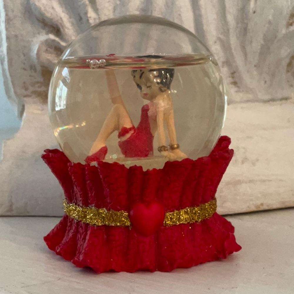 Vintage Betty Boop snow globe